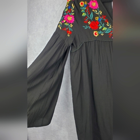 Umgee embroidered Flattering Boho Floral‎ V-Neck Long Bell Sleeve dress sizeM - Picture 7 of 11